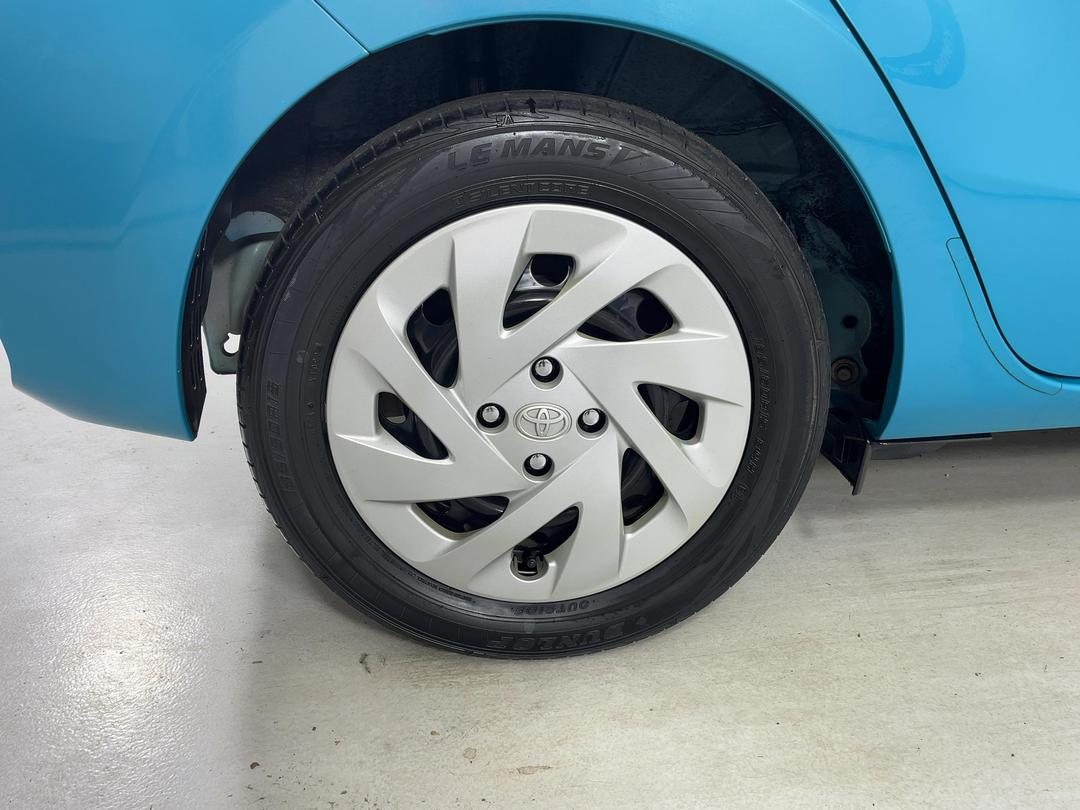 Photo '12' of Toyota Aqua