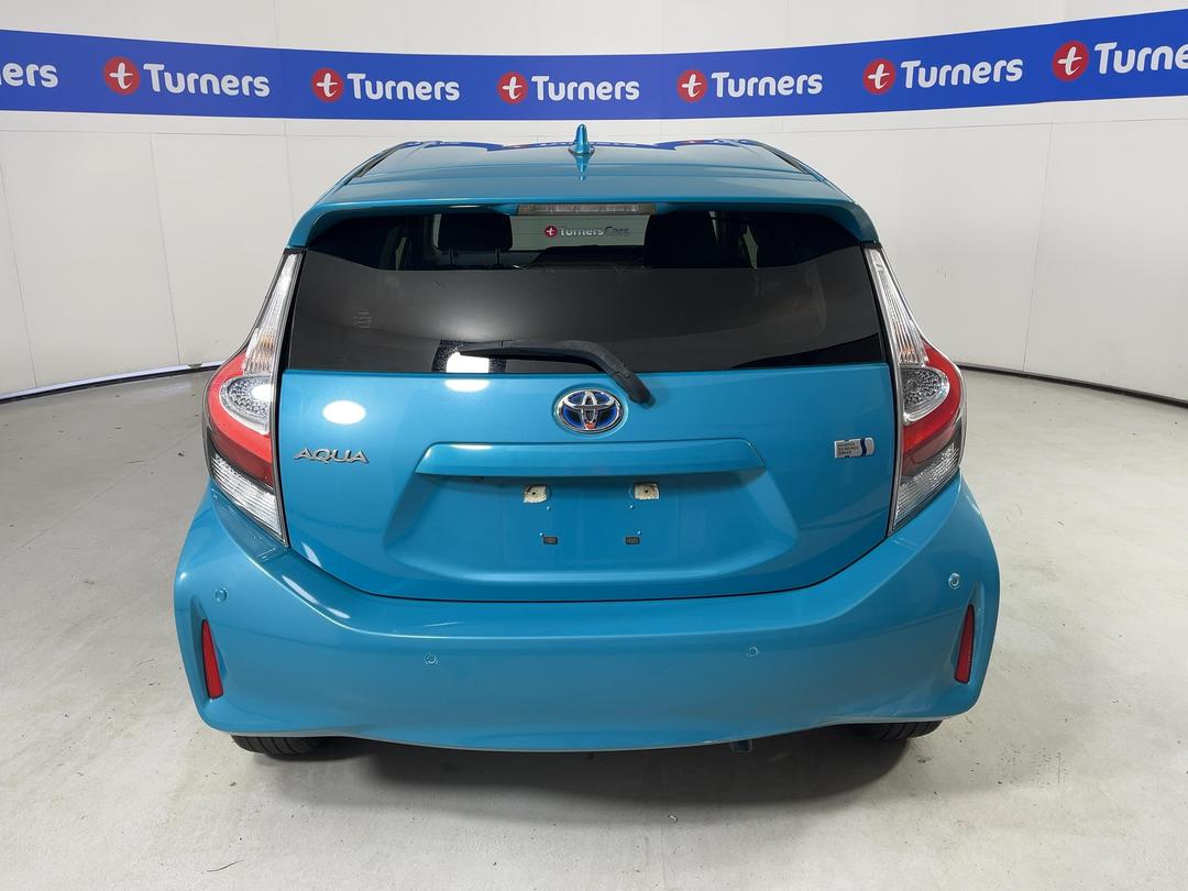 Photo '6' of Toyota Aqua