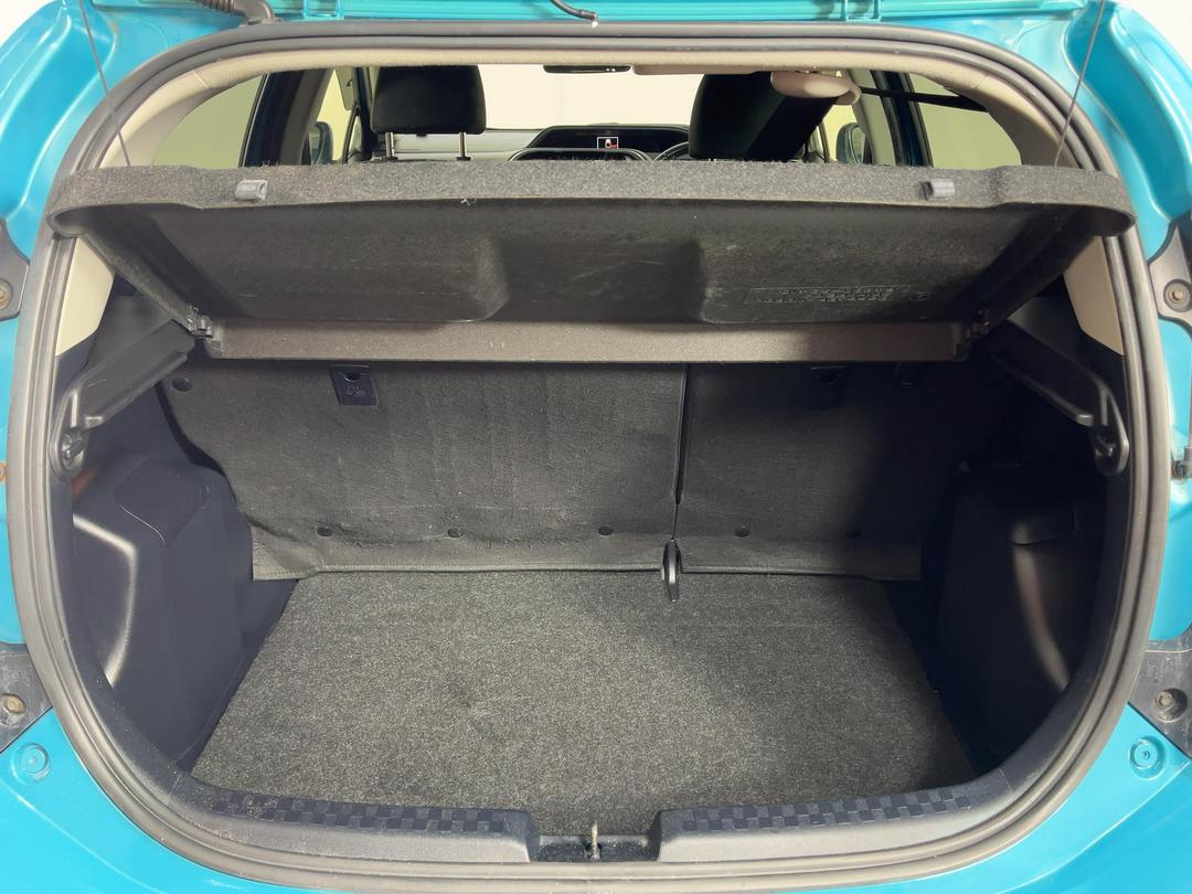 Photo '14' of Toyota Aqua