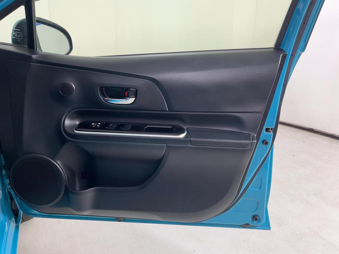 Photo '15' of Toyota Aqua