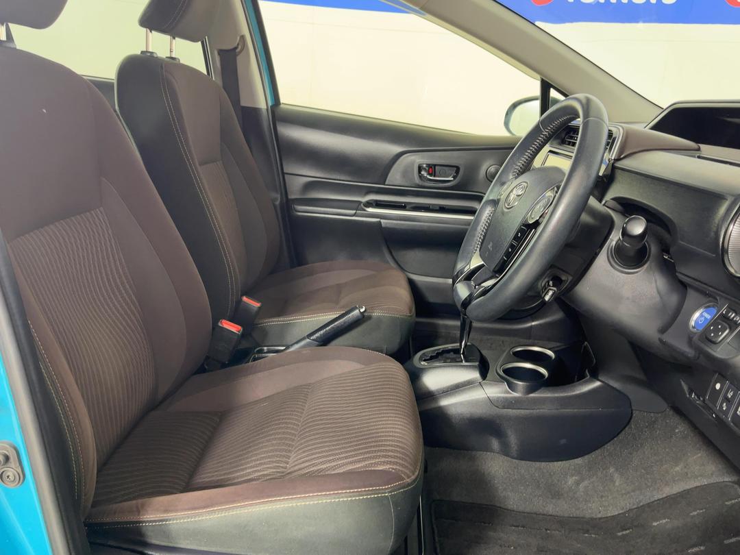 Photo '16' of Toyota Aqua