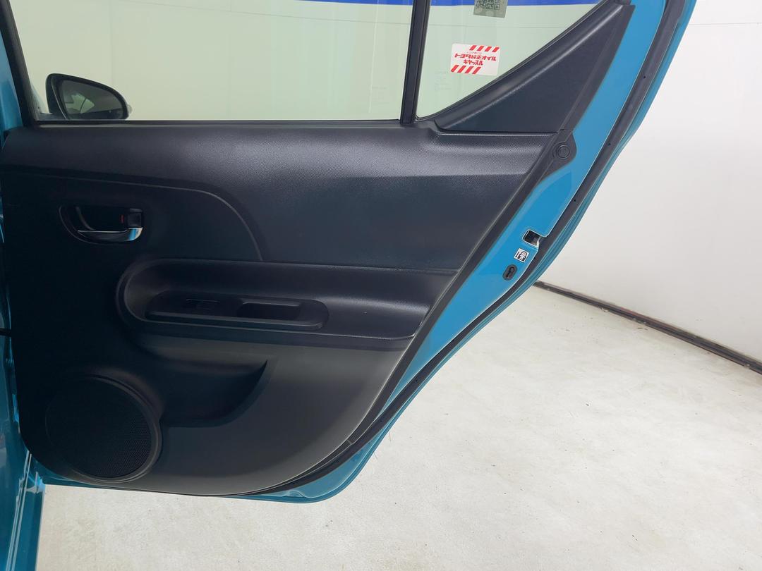 Photo '19' of Toyota Aqua