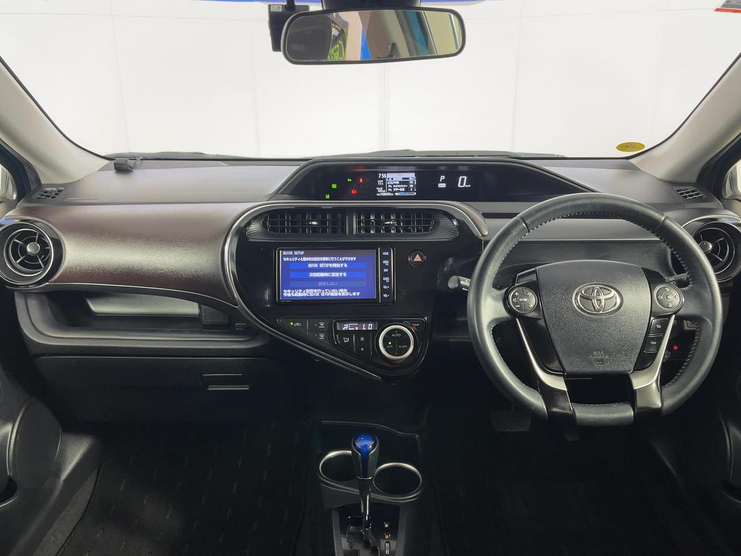 Photo '17' of Toyota Aqua