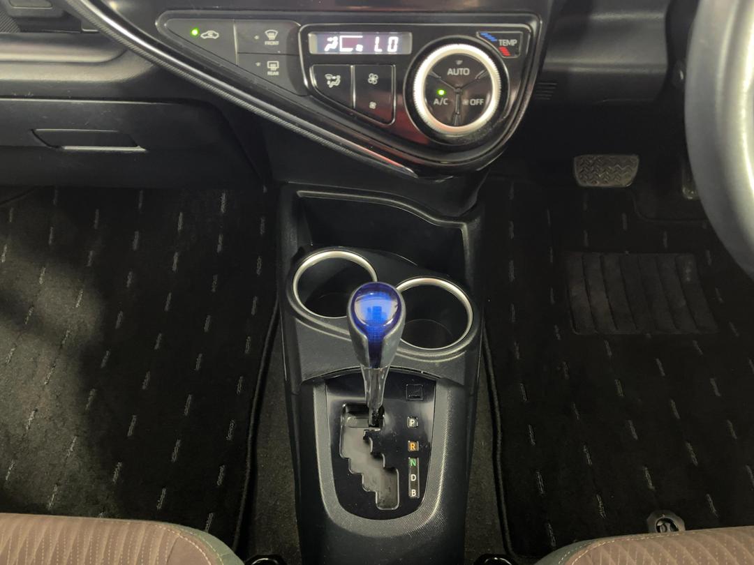 Photo '18' of Toyota Aqua
