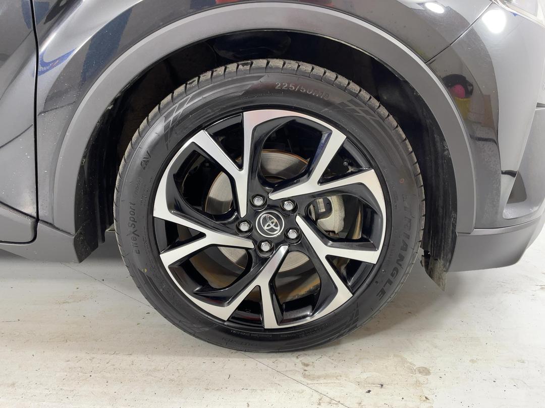 Photo '9' of Toyota C-HR