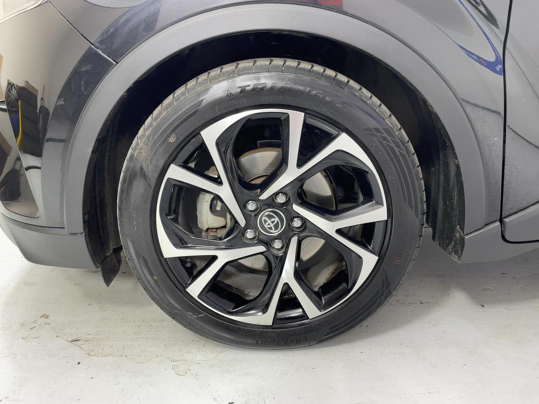 Photo '10' of Toyota C-HR