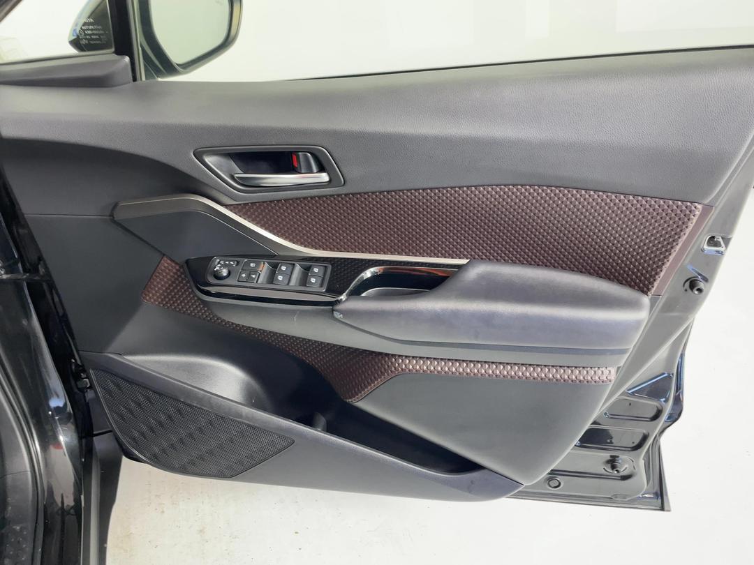 Photo '15' of Toyota C-HR