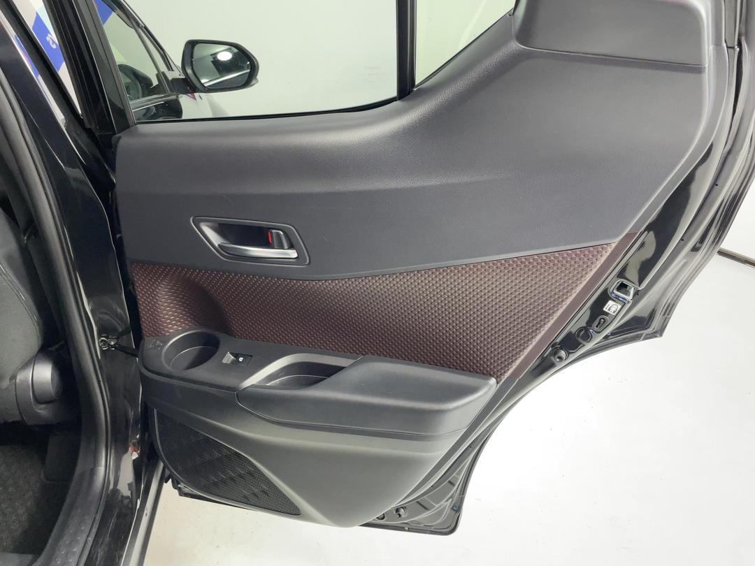 Photo '19' of Toyota C-HR