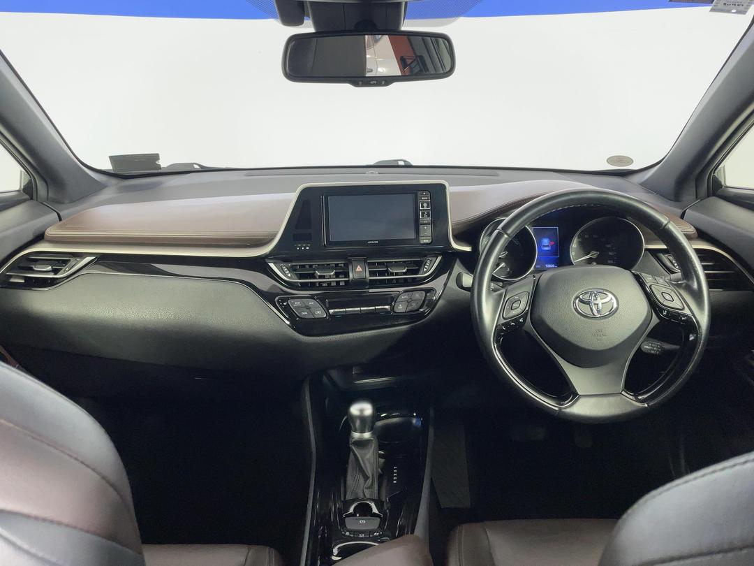 Photo '17' of Toyota C-HR