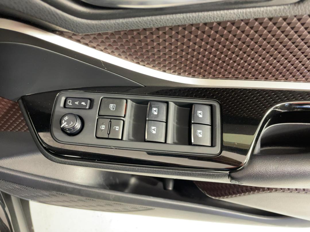 Photo '24' of Toyota C-HR