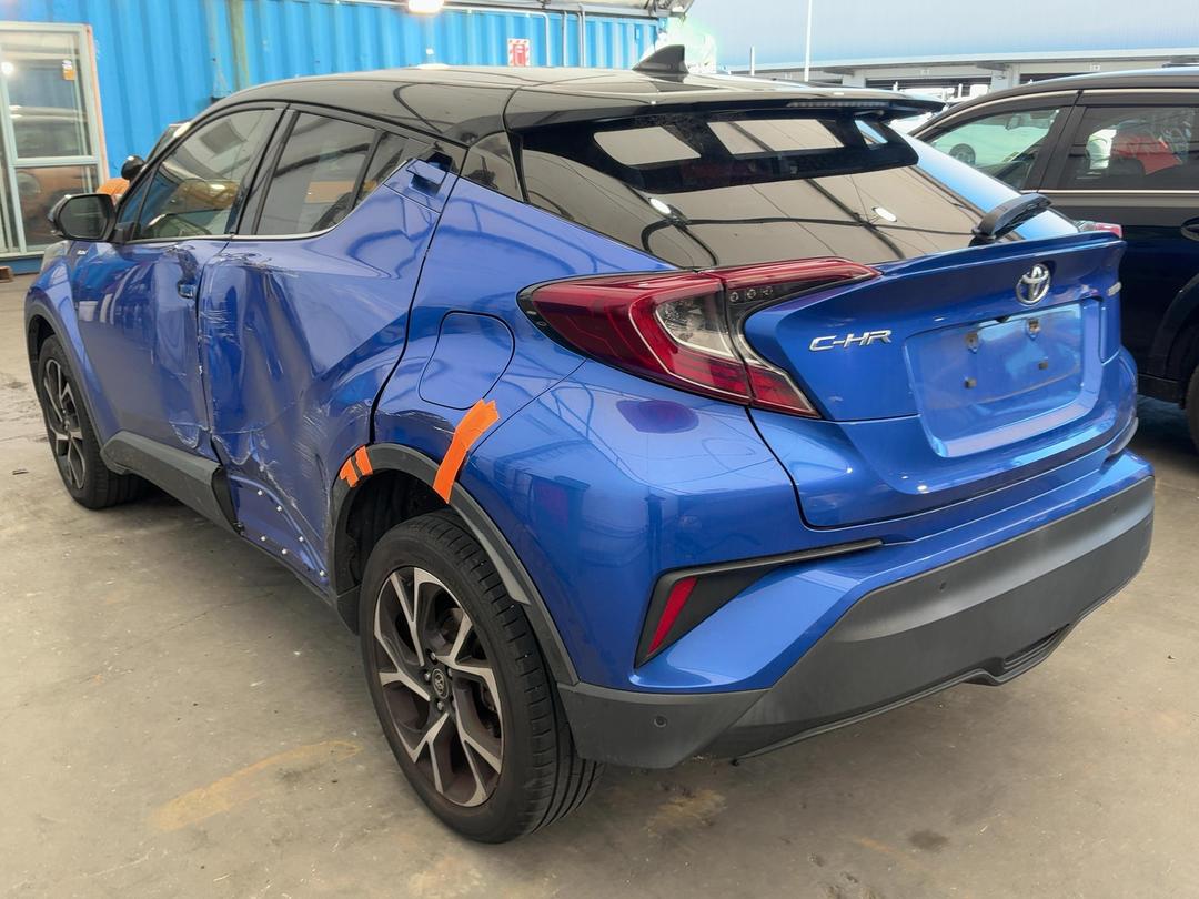 Photo '4' of Toyota C-HR Limited