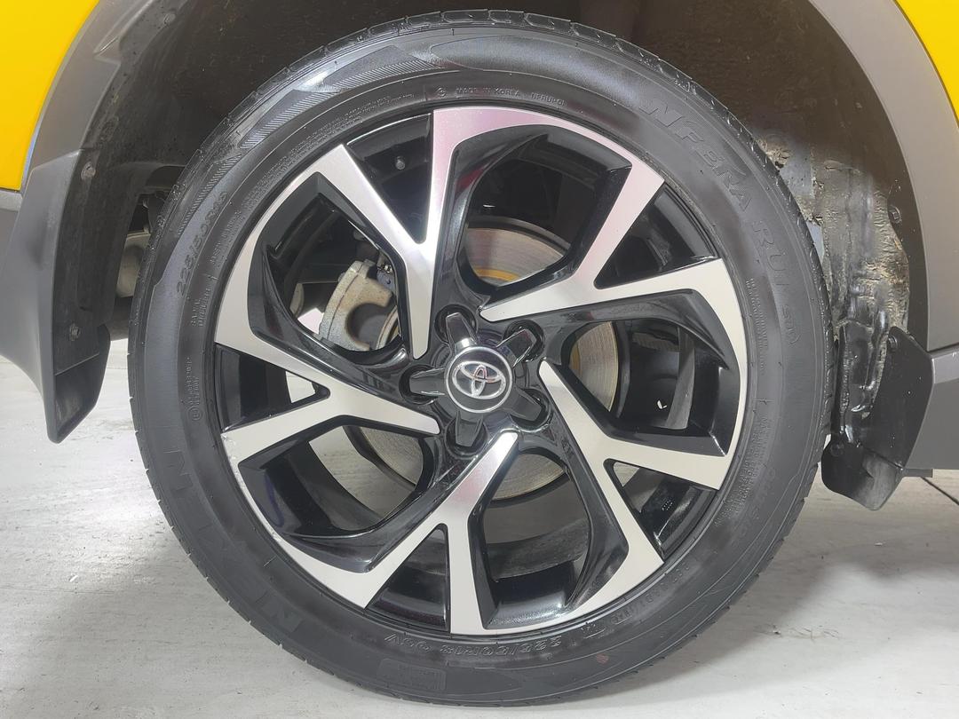 Photo '12' of Toyota C-HR