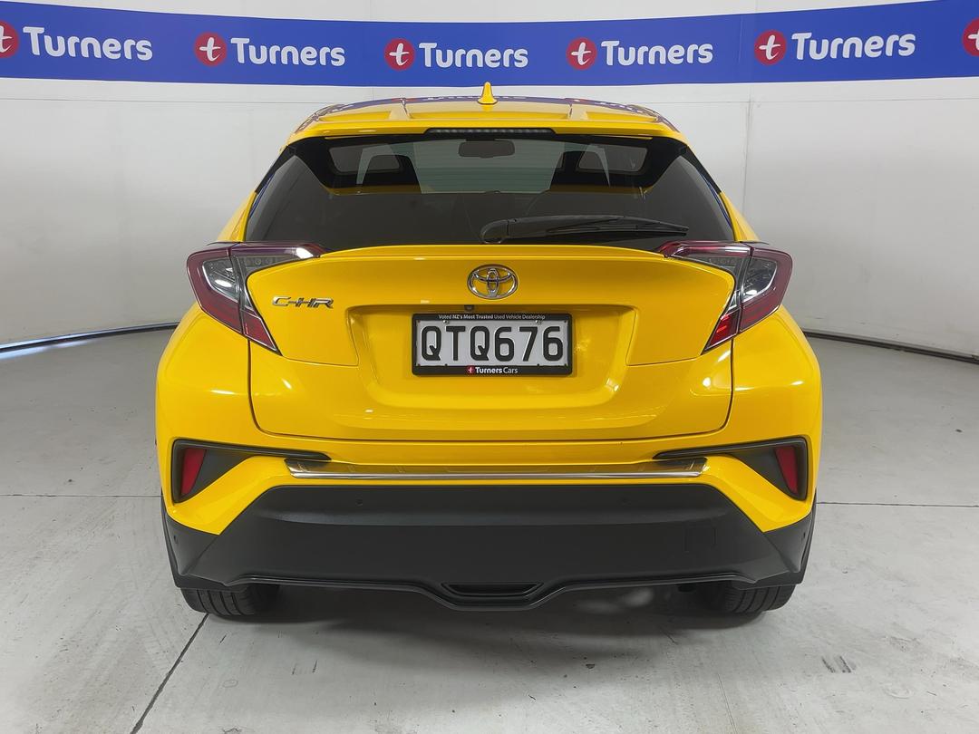 Photo '6' of Toyota C-HR