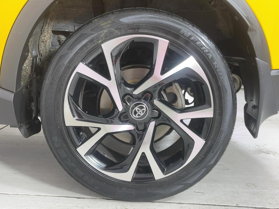 Photo '11' of Toyota C-HR
