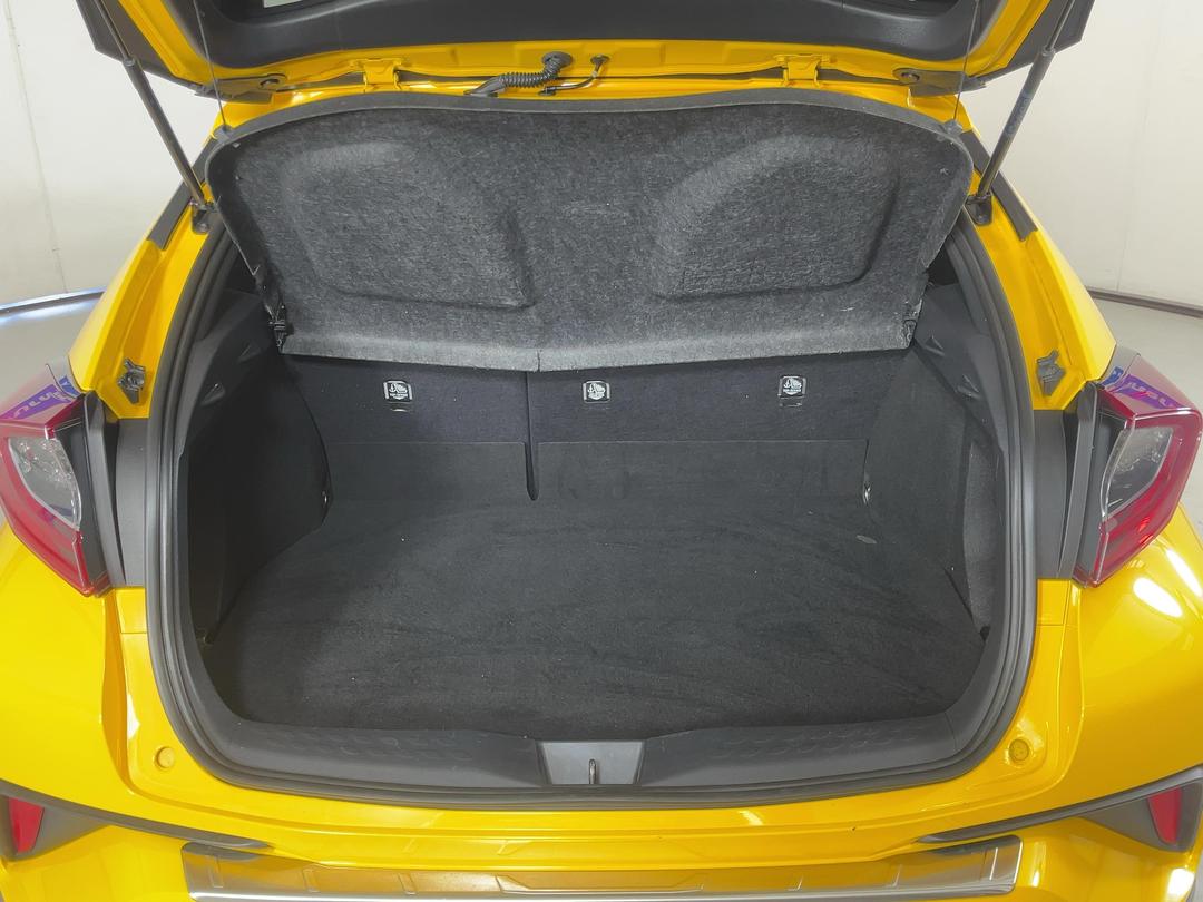 Photo '14' of Toyota C-HR