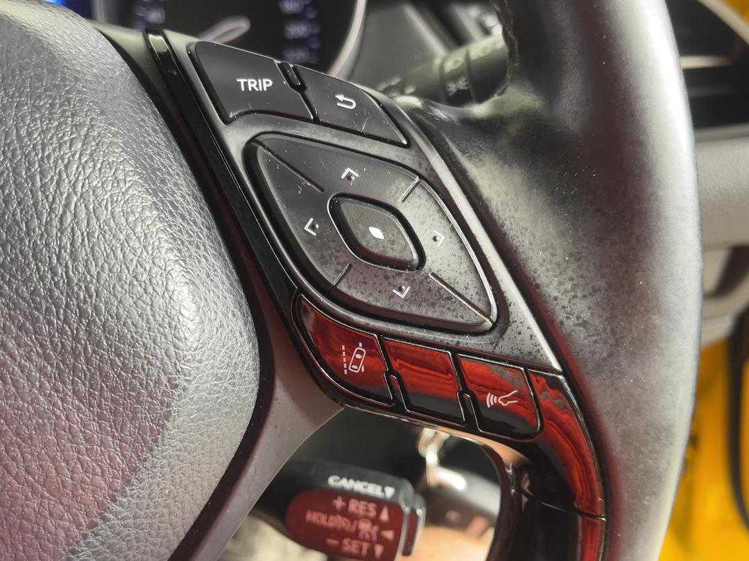 Photo '24' of Toyota C-HR