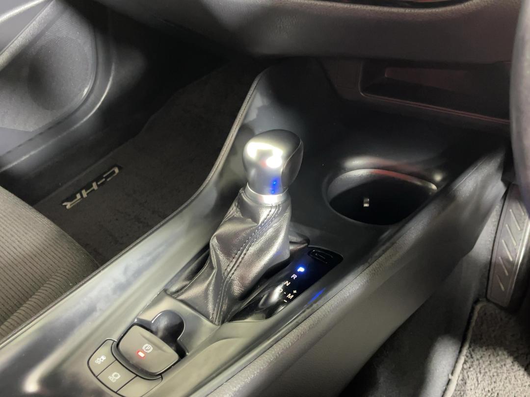 Photo '26' of Toyota C-HR
