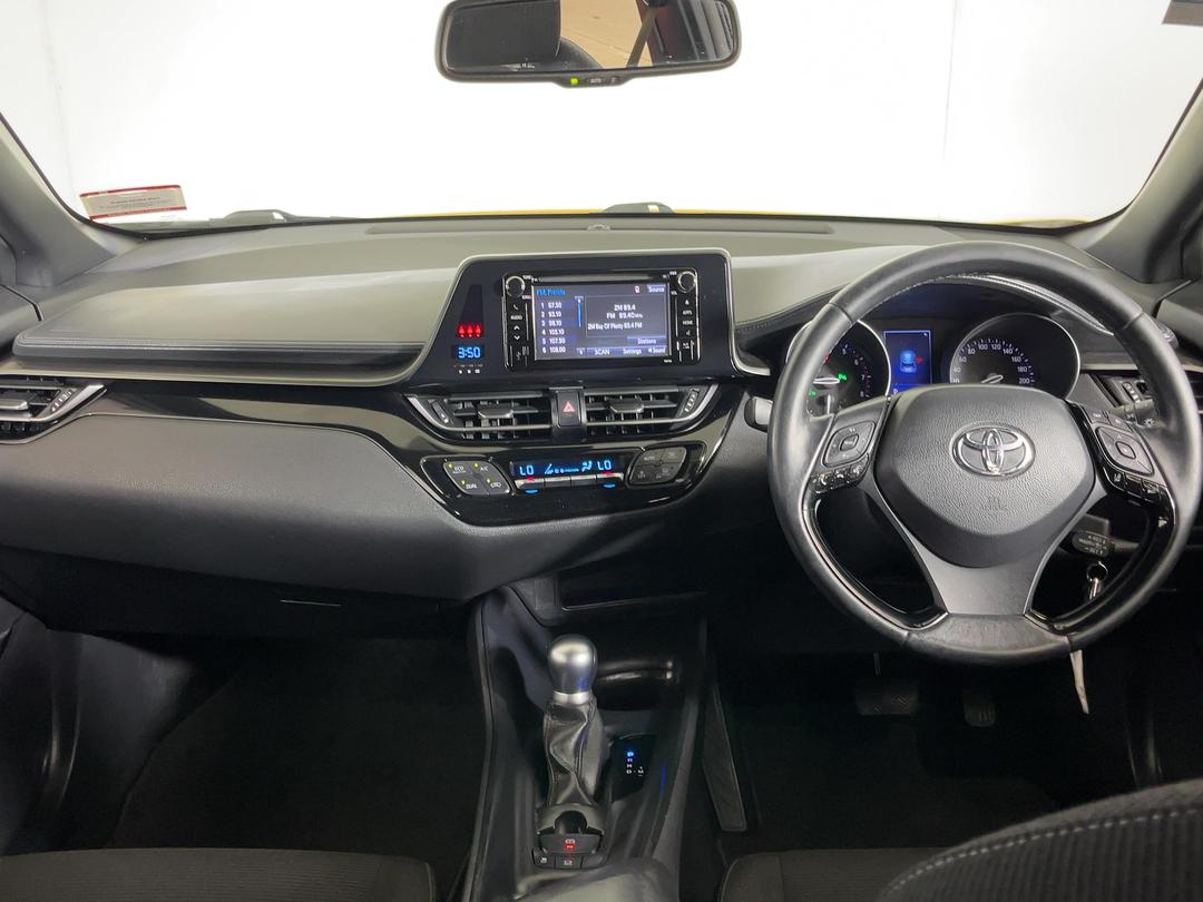 Photo '17' of Toyota C-HR