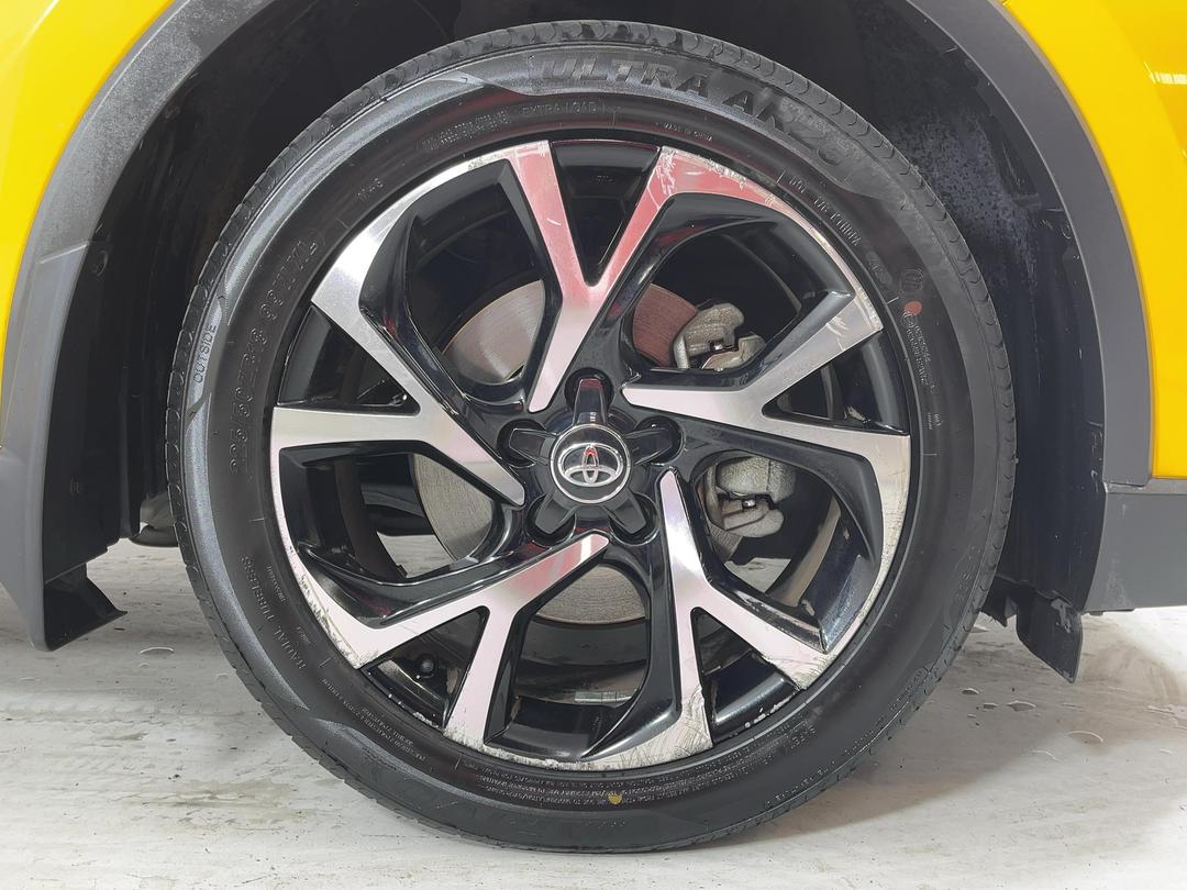 Photo '9' of Toyota C-HR