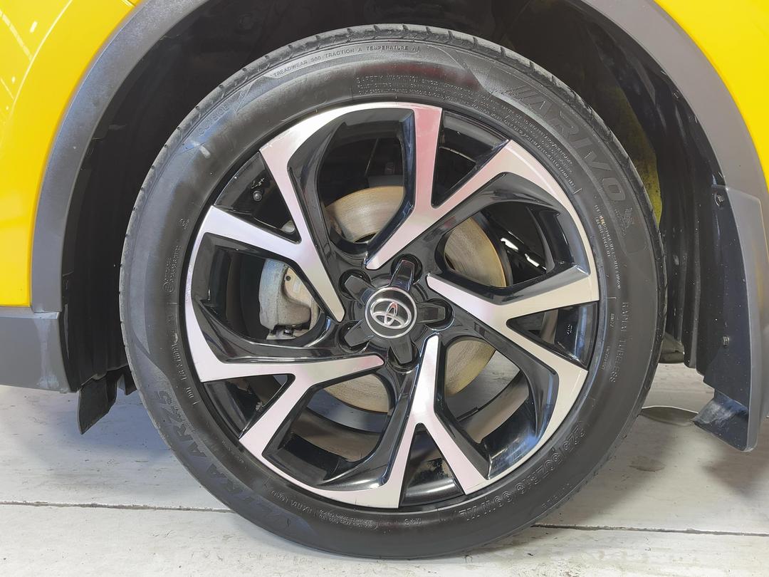 Photo '10' of Toyota C-HR