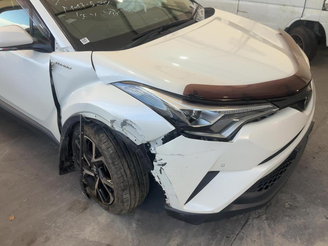 Photo '3' of Toyota C-HR Photo '3' of Toyota C-HR