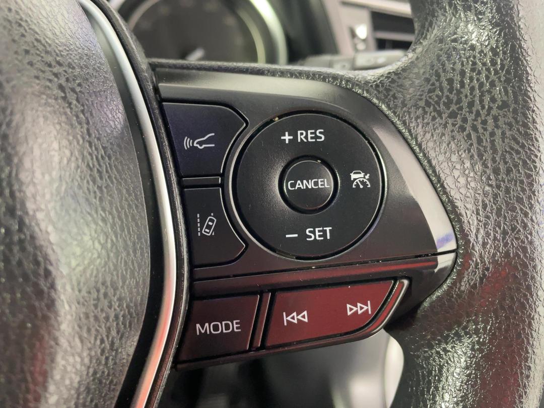Photo '24' of Toyota Camry