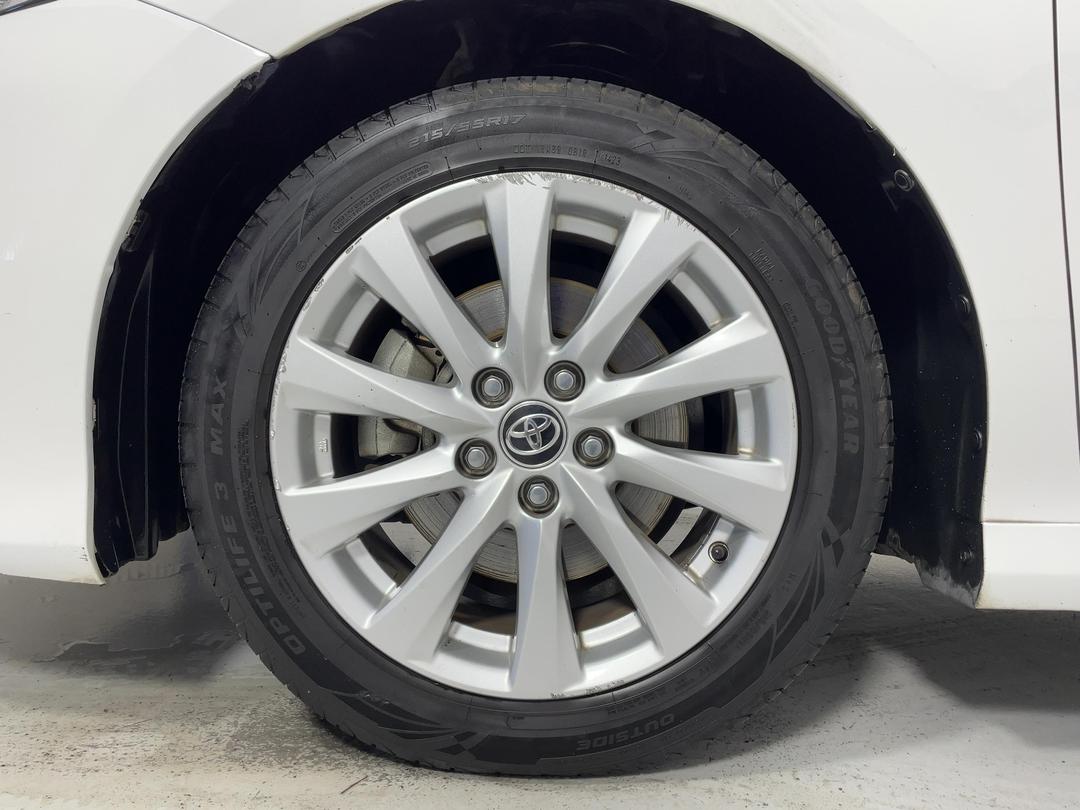 Photo '10' of Toyota Camry