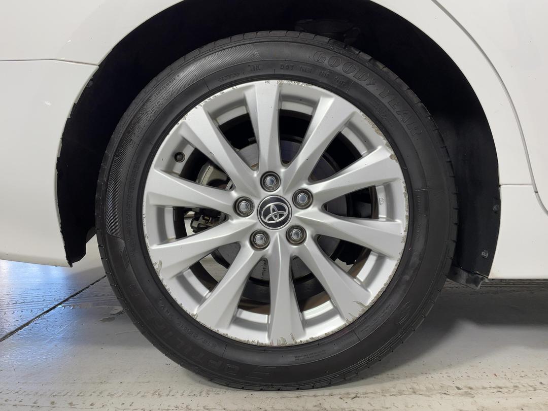 Photo '12' of Toyota Camry