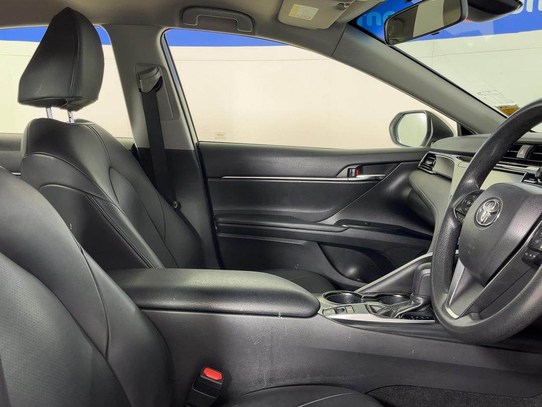 Photo '16' of Toyota Camry