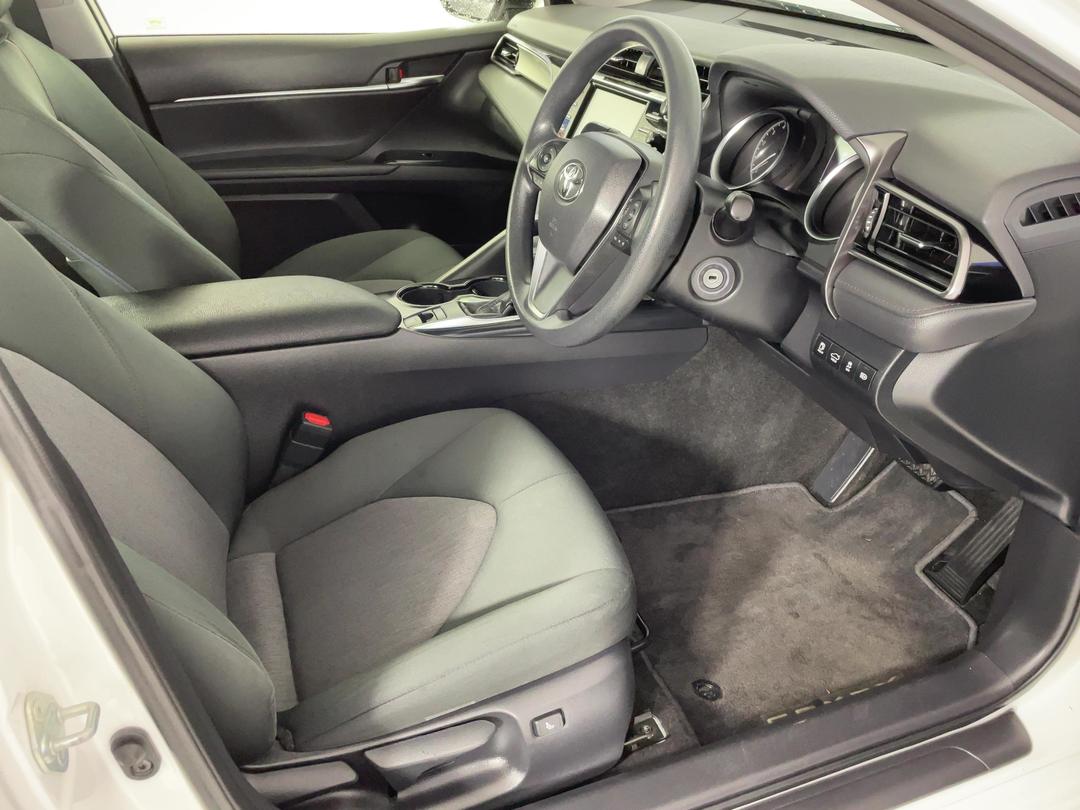 Photo '16' of Toyota Camry