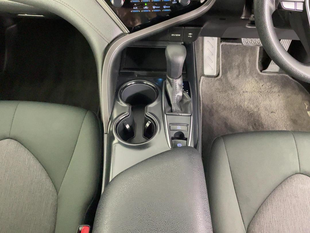 Photo '18' of Toyota Camry