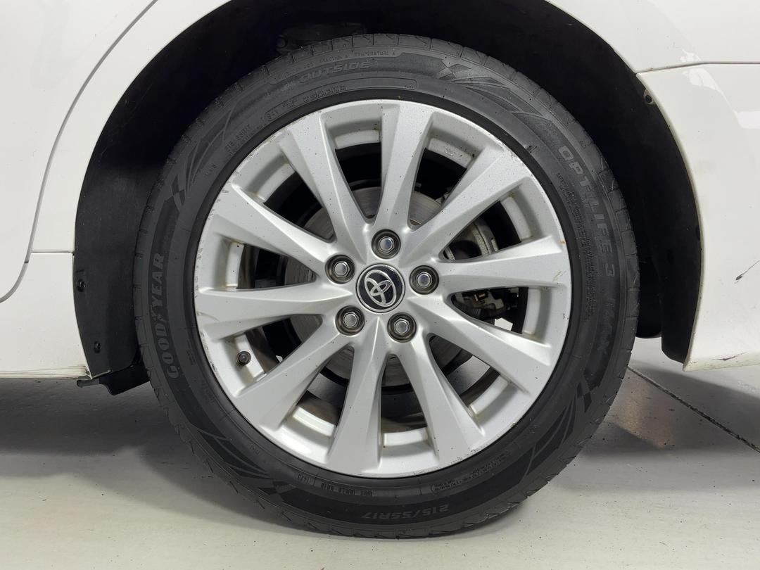 Photo '11' of Toyota Camry