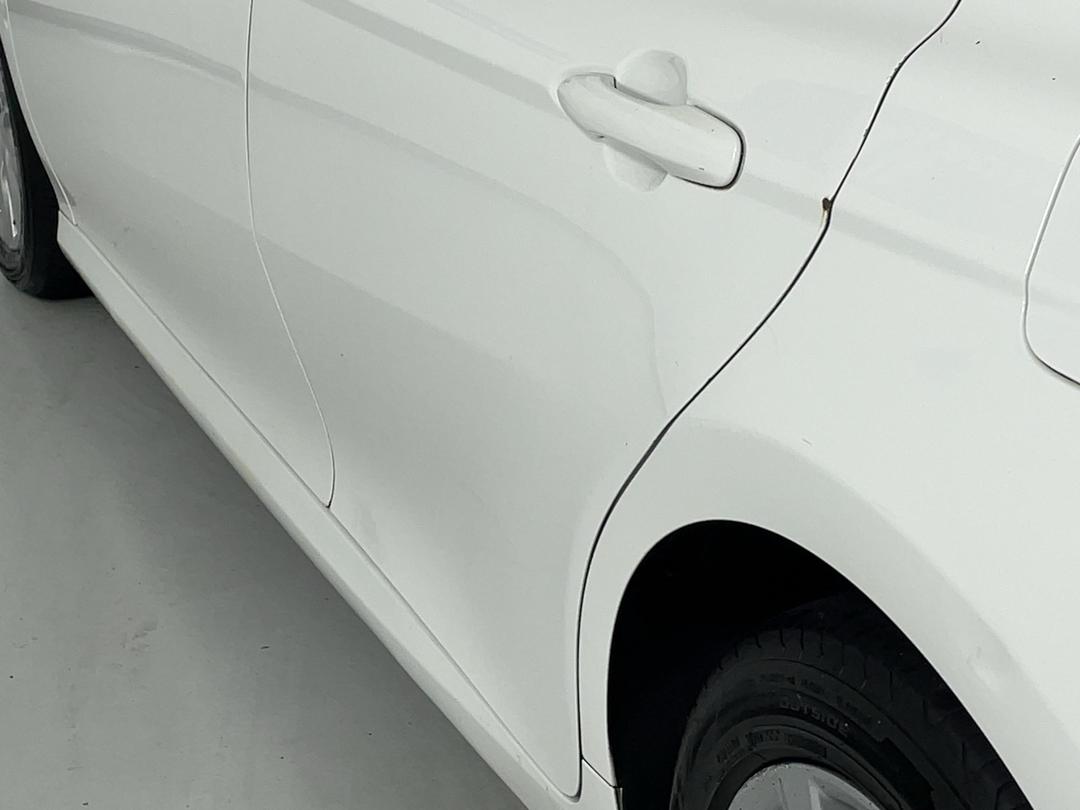 Photo '28' of Toyota Camry