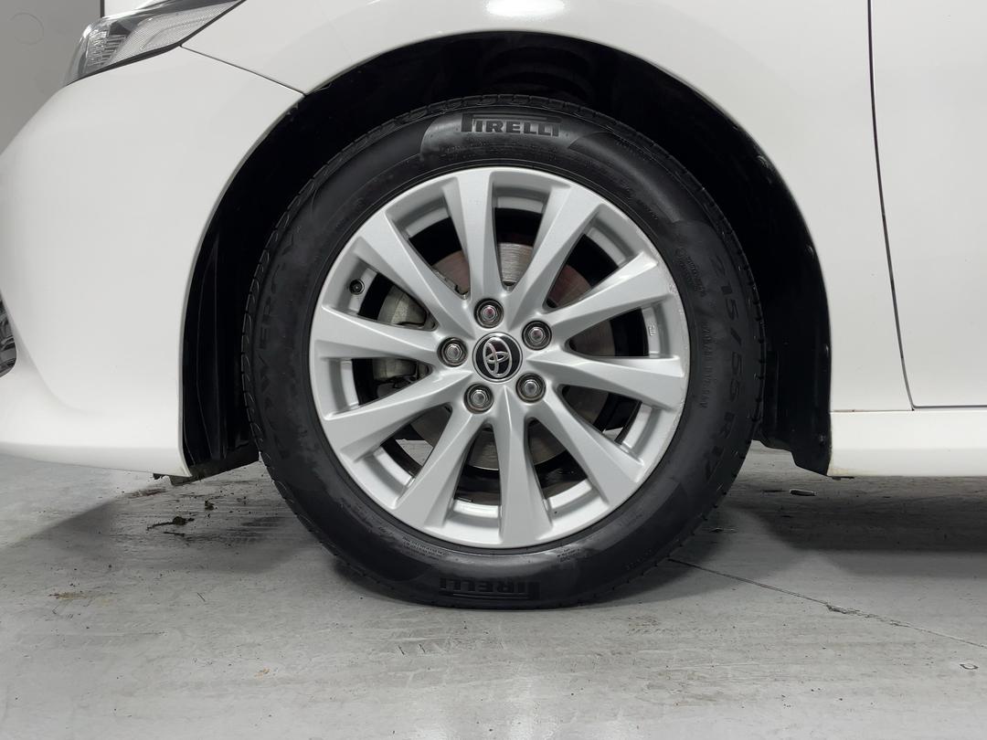 Photo '10' of Toyota Camry