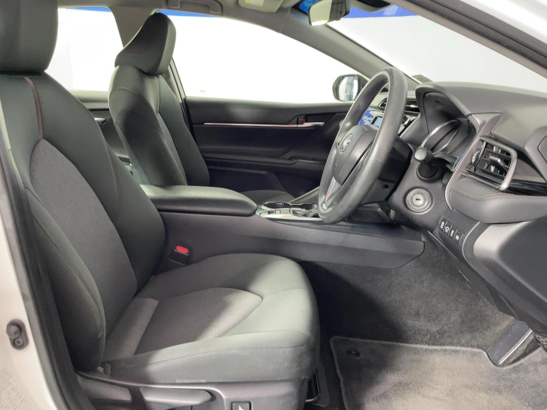 Photo '16' of Toyota Camry