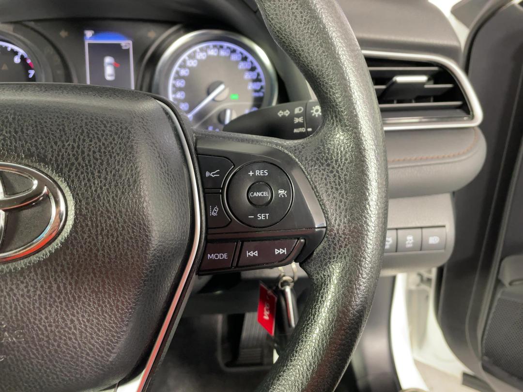 Photo '28' of Toyota Camry