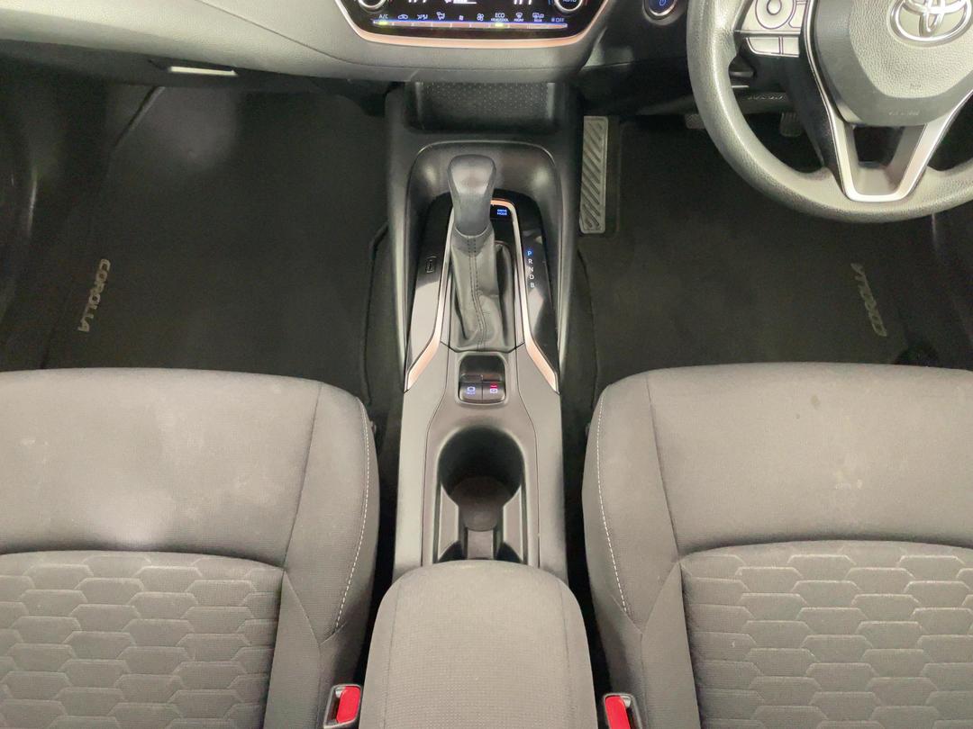 Photo '18' of Toyota Corolla