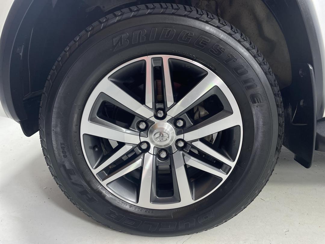 Photo '10' of Toyota Fortuner