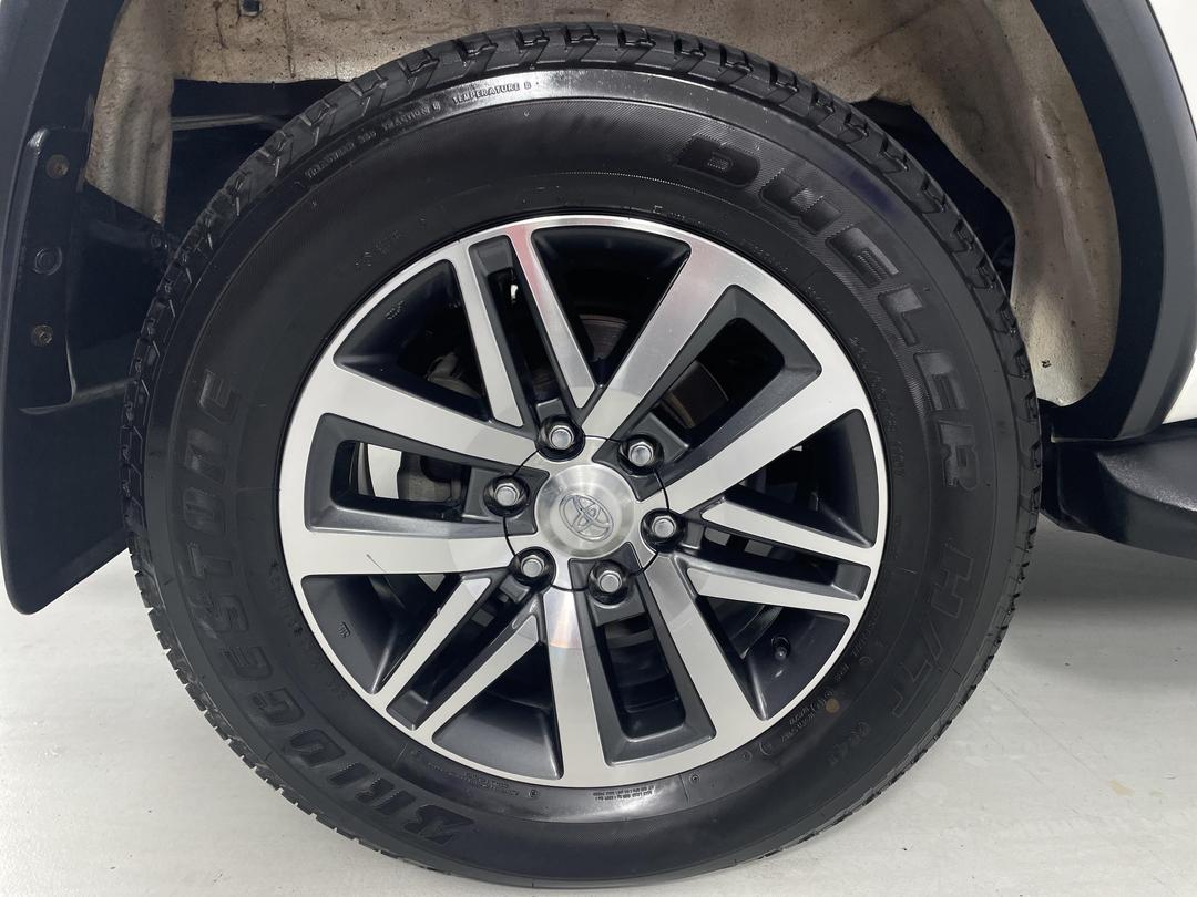 Photo '12' of Toyota Fortuner