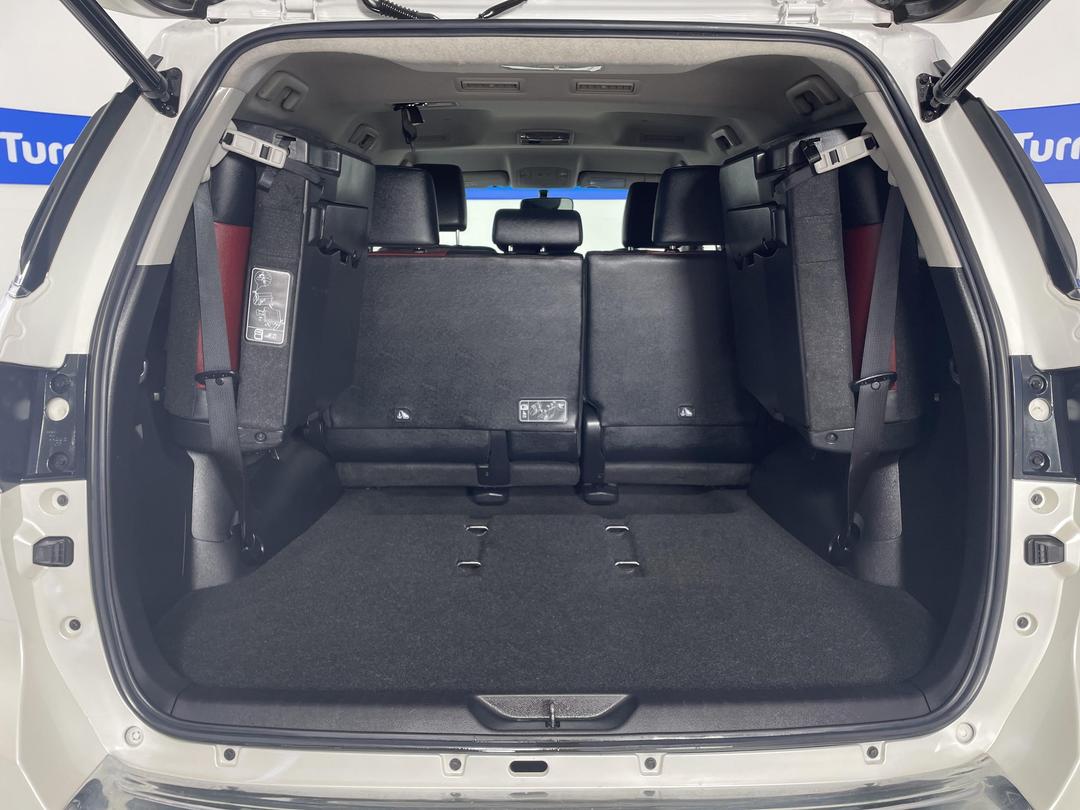 Photo '14' of Toyota Fortuner