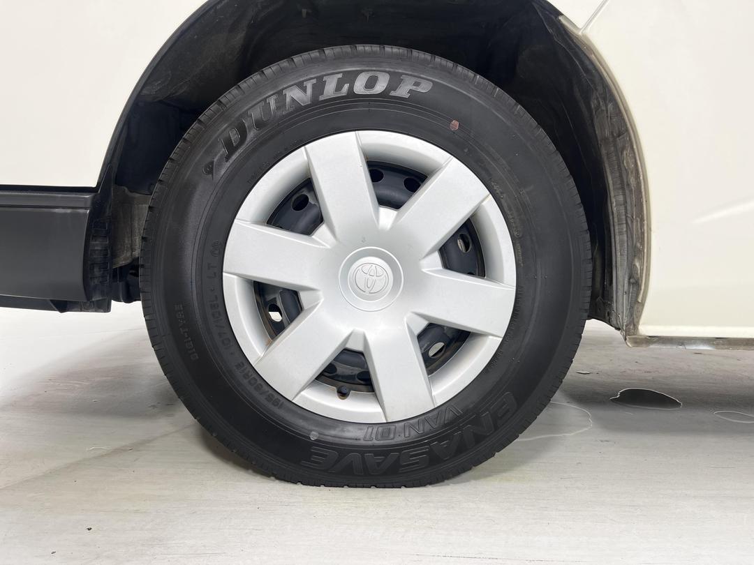 Photo '10' of Toyota Hiace