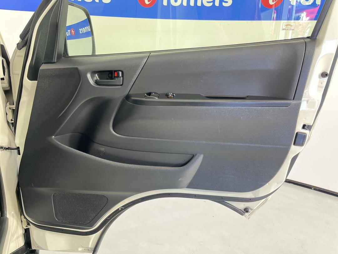 Photo '14' of Toyota Hiace