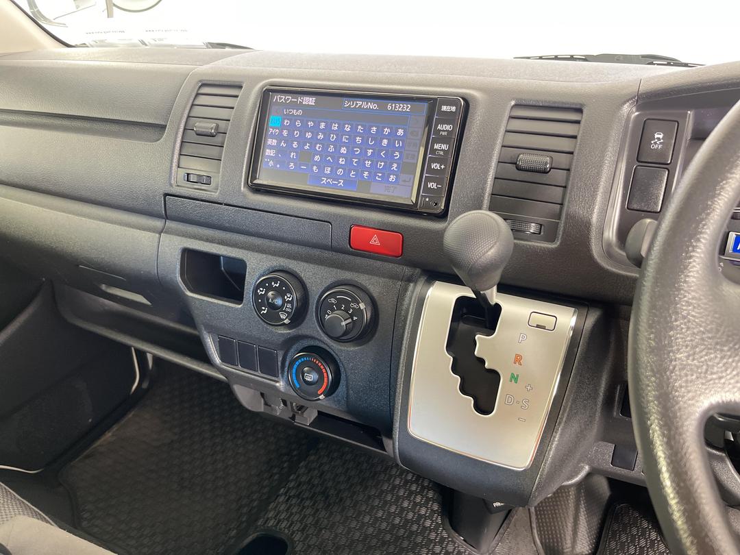 Photo '17' of Toyota Hiace