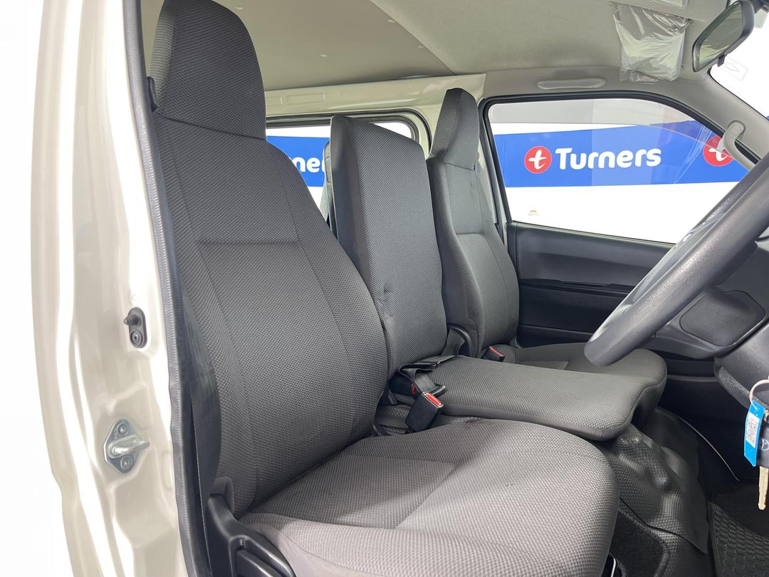 Photo '20' of Toyota Hiace