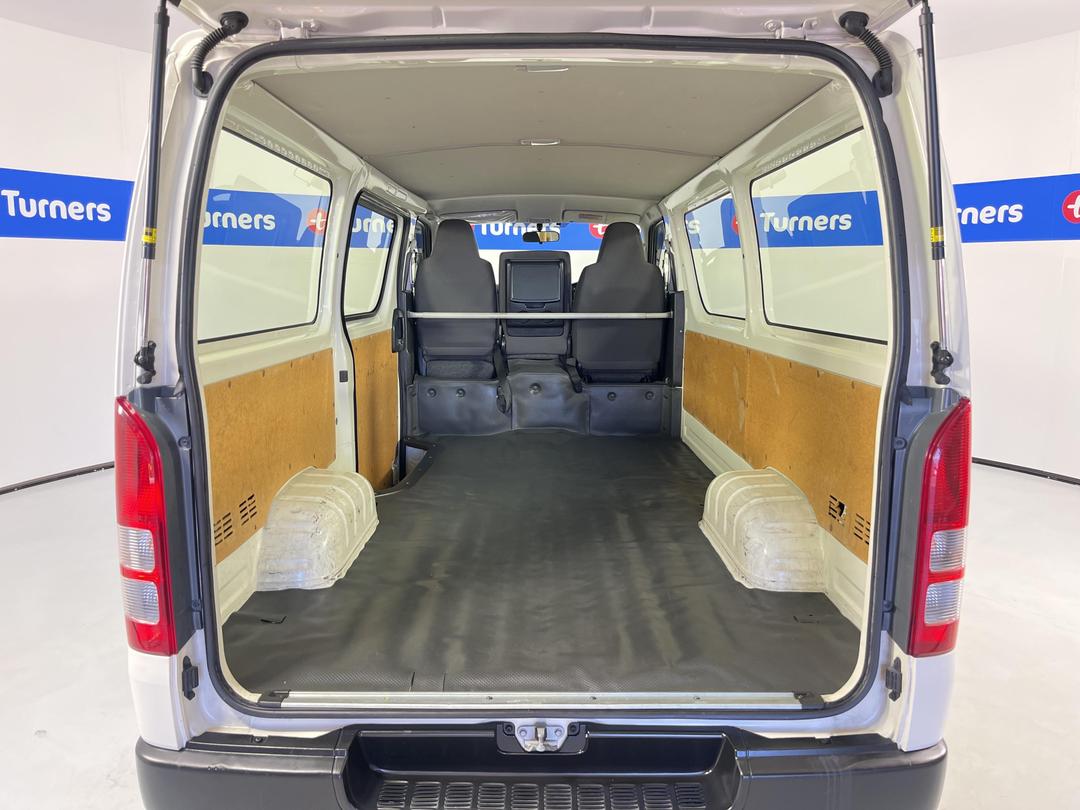 Photo '22' of Toyota Hiace