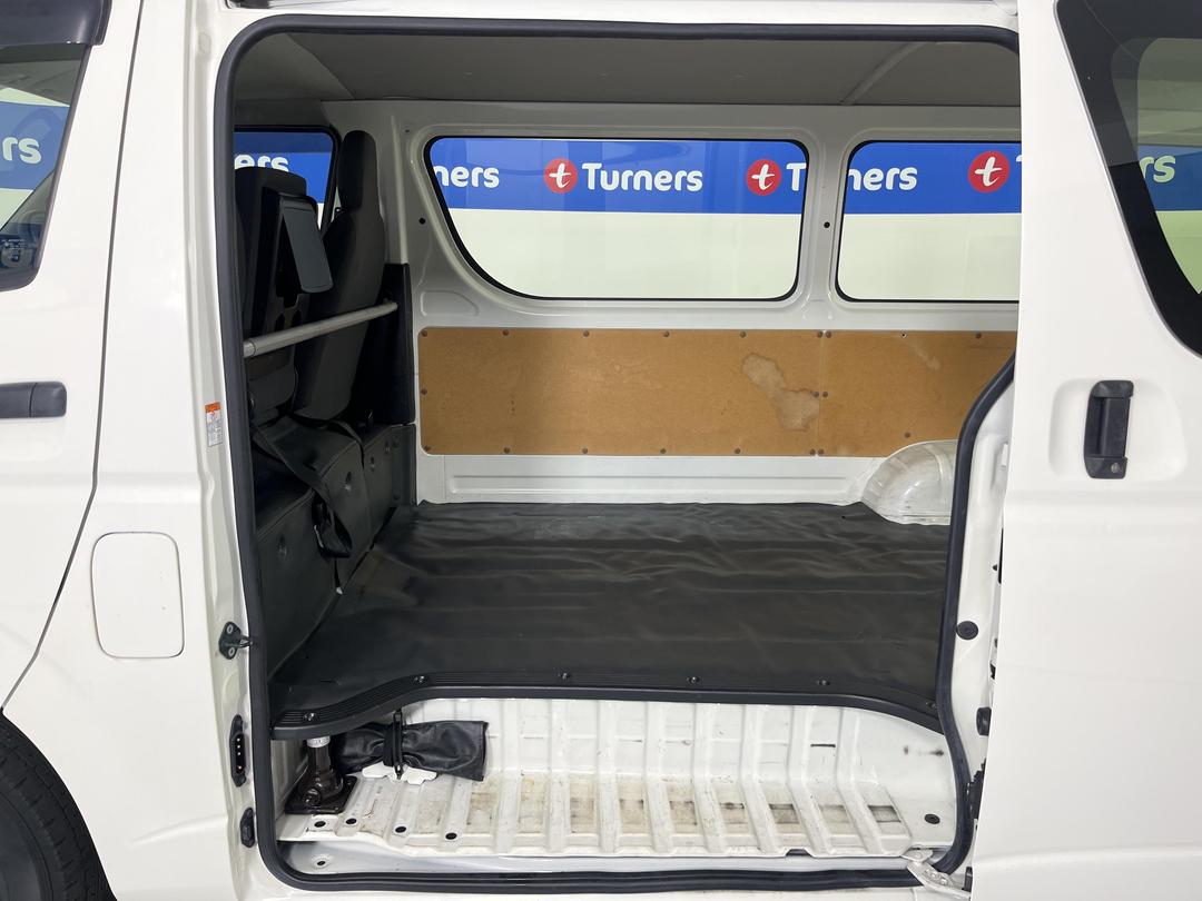 Photo '23' of Toyota Hiace