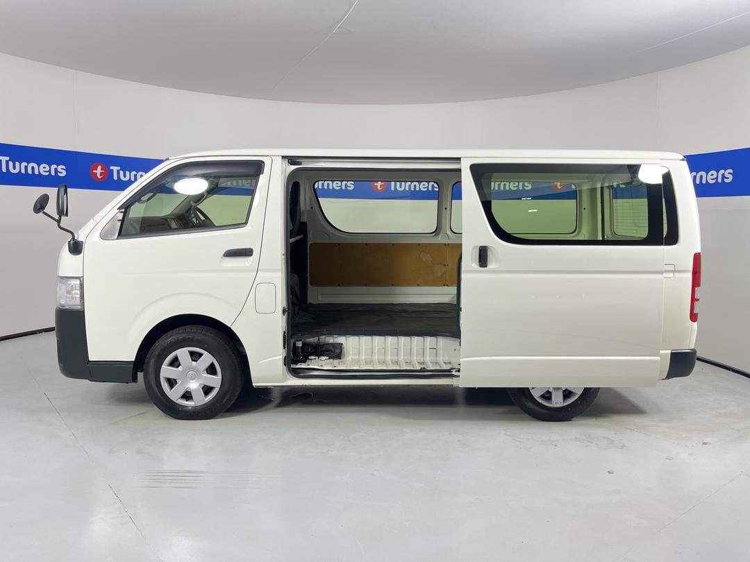 Photo '25' of Toyota Hiace