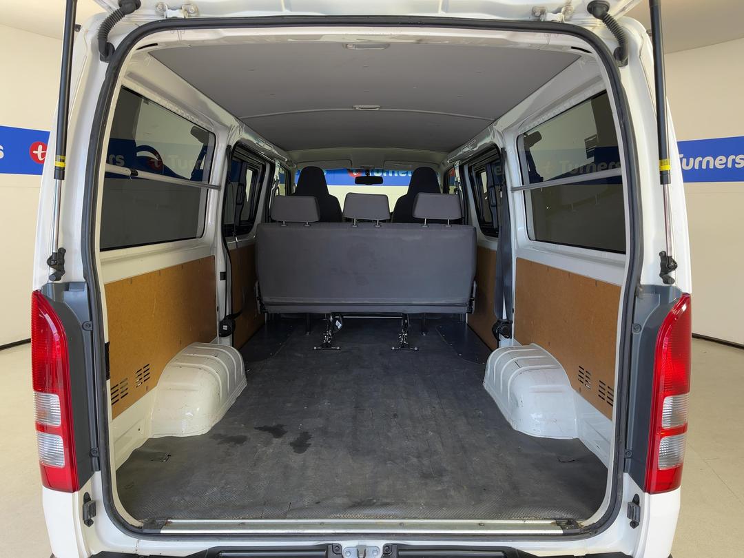 Photo '14' of Toyota Hiace