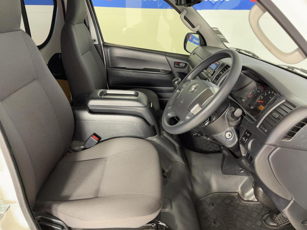 Photo '16' of Toyota Hiace