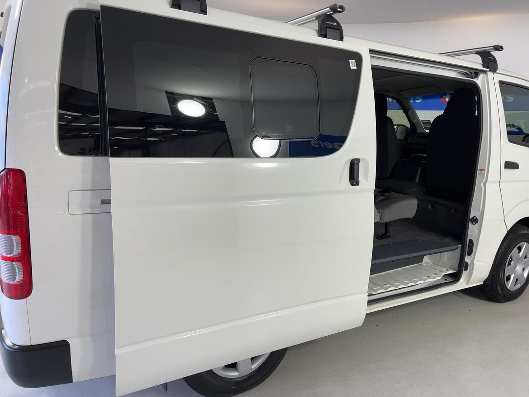 Photo '19' of Toyota Hiace